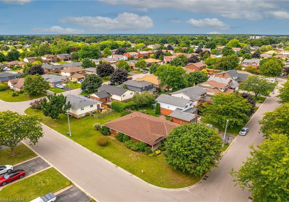 47-falls-crescent-simcoe-ontario-40765092