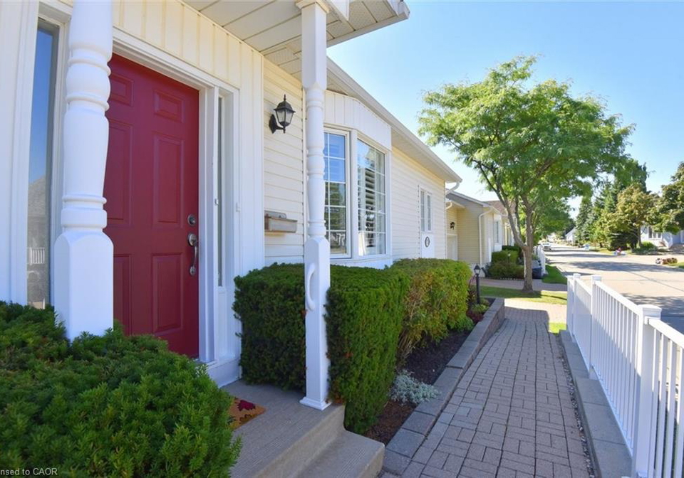 137-silverbirch-boulevard-mount-hope-ontario-40765289