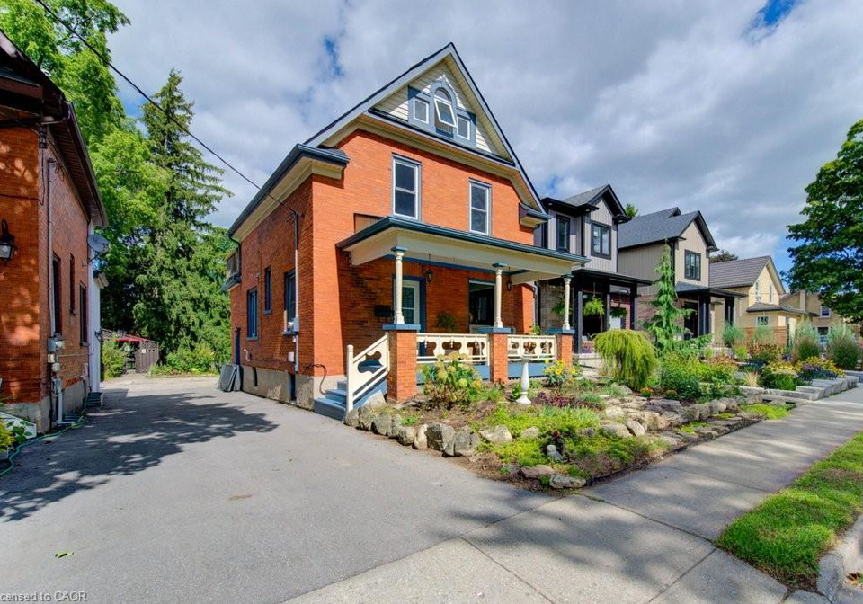 921-moore-street-cambridge-ontario-40765311
