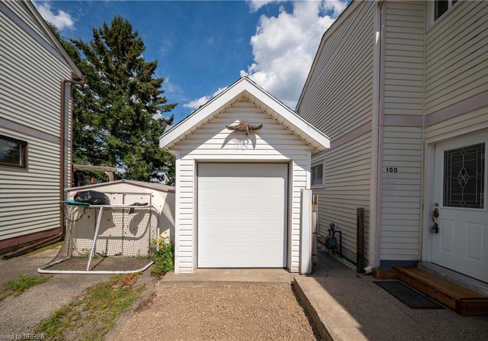 100-white-owl-crescent-brantford-ontario-40765430