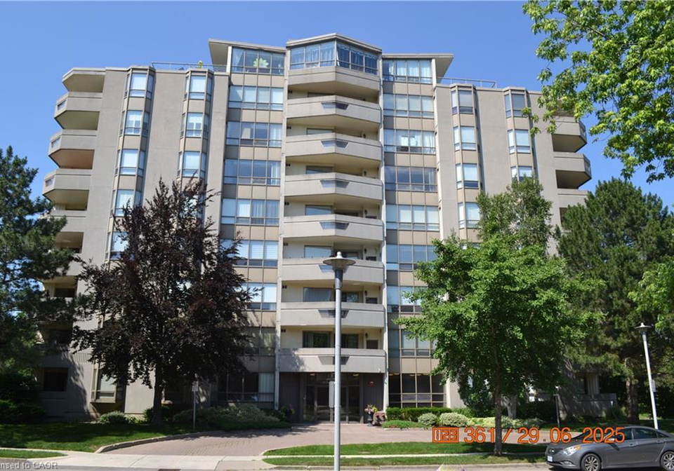 8-village-green-boulevard-stoney-creek-ontario-40765771