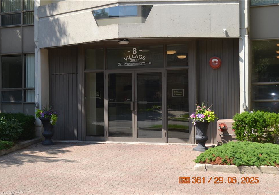 8-village-green-boulevard-stoney-creek-ontario-40765771