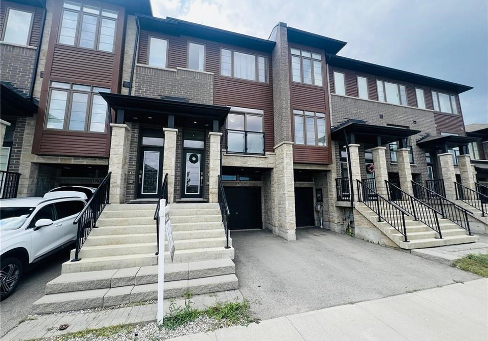 30-times-square-boulevard-stoney-creek-ontario-40765973