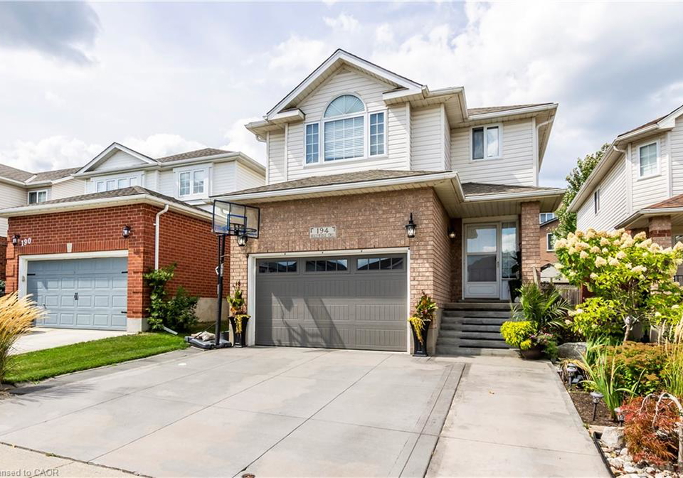 194-hollyridge-crescent-kitchener-ontario-40765986