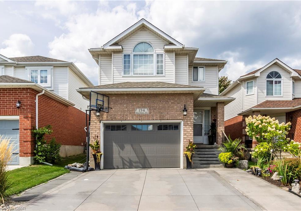 194-hollyridge-crescent-kitchener-ontario-40765986