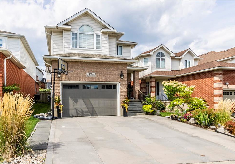 194-hollyridge-crescent-kitchener-ontario-40765986