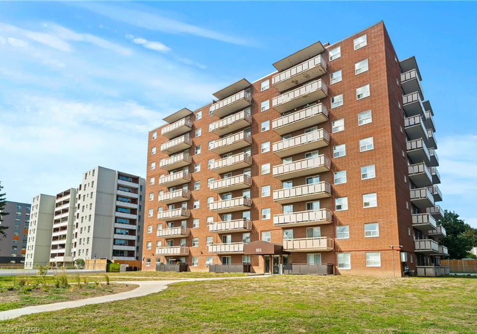851-queenston-road-stoney-creek-ontario-40766172