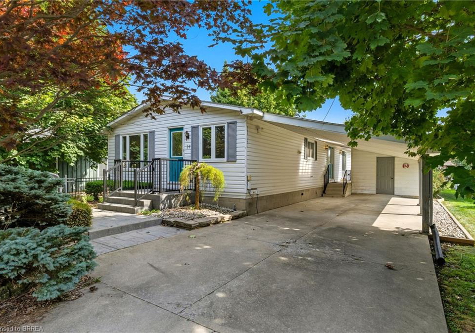 14-jackson-heights-port-dover-ontario-40766250