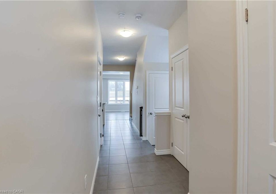 184-links-crescent-woodstock-ontario-40766327