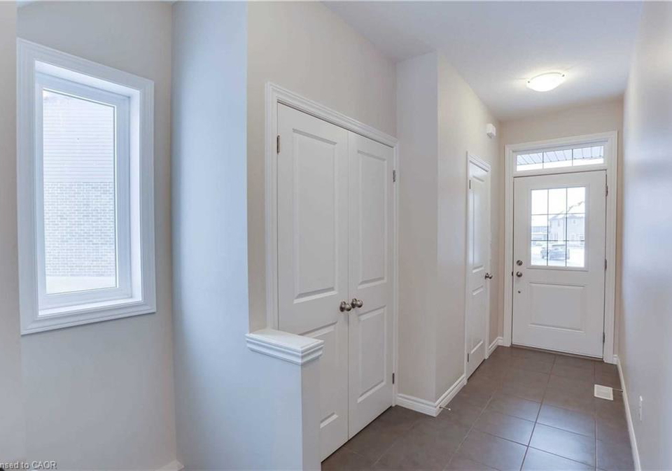 184-links-crescent-woodstock-ontario-40766327