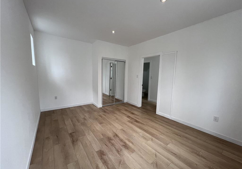 100-greensides-avenue-w-toronto-ontario-40766726