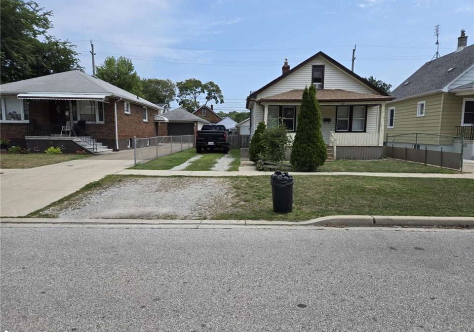 1868-albert-road-windsor-ontario-40766767