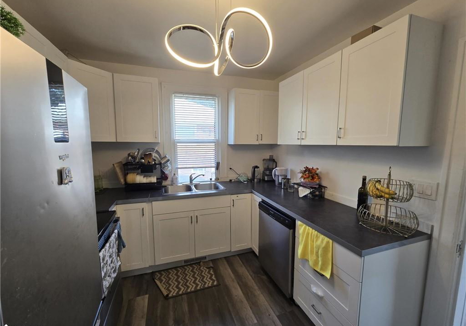 1868-albert-road-windsor-ontario-40766767