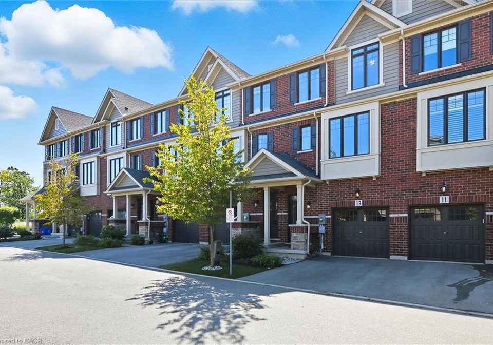 13-pierre-trudeau-lane-grimsby-ontario-40767096