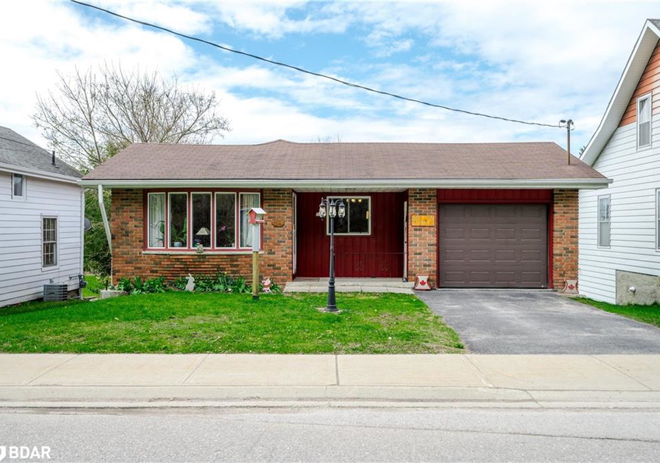 28-bond-street-e-fenelon-falls-ontario-40767112