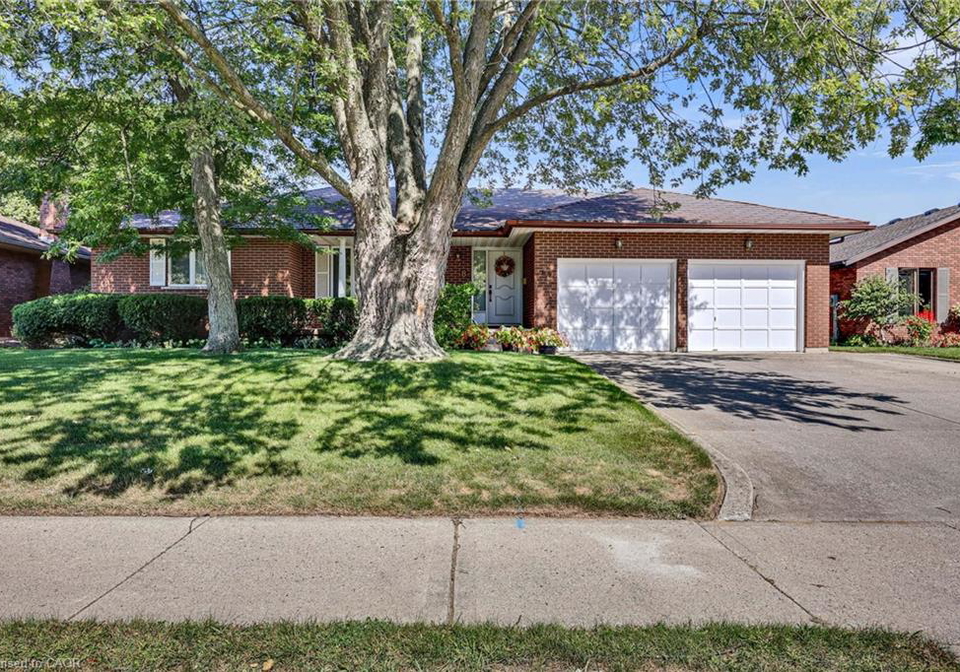8-christopher-court-tillsonburg-ontario-40767126