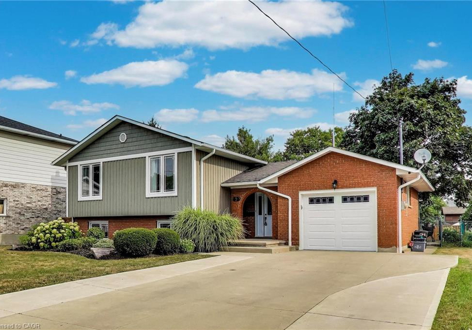 9-brooks-circle-smithville-ontario-40767336