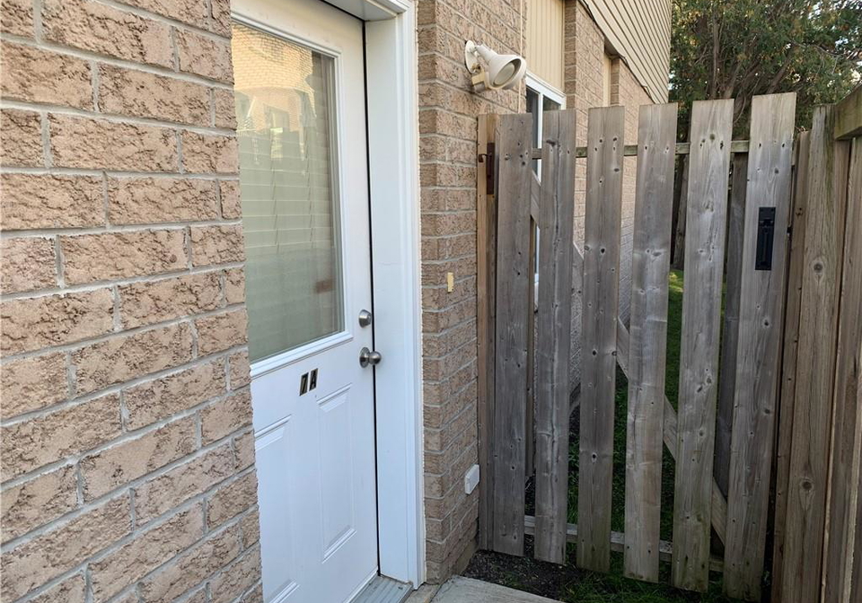 77a-florence-avenue-kitchener-ontario-40767475