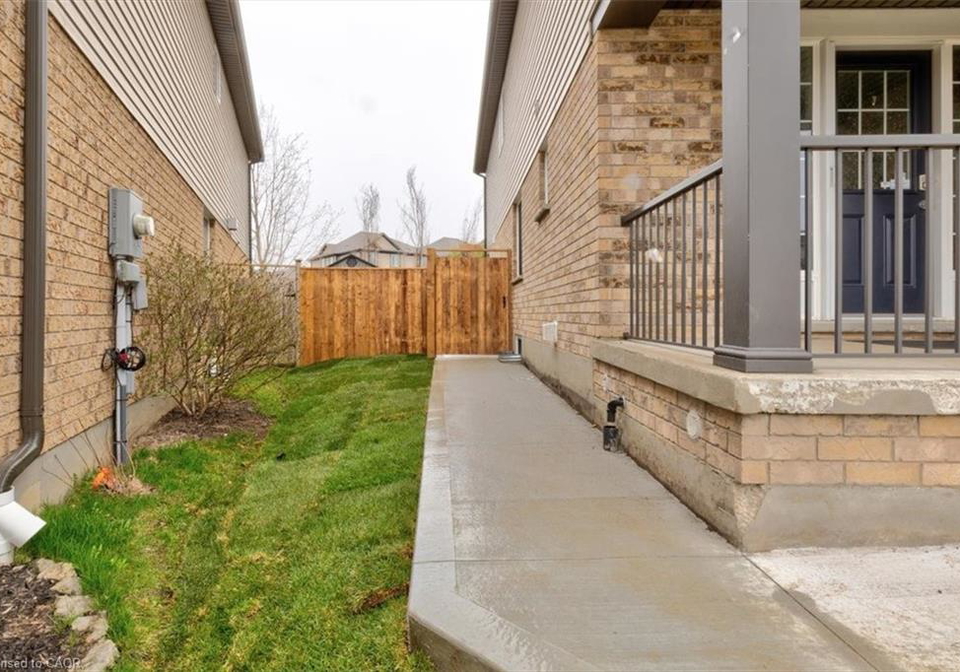 915-magdalena-court-kitchener-ontario-40767531