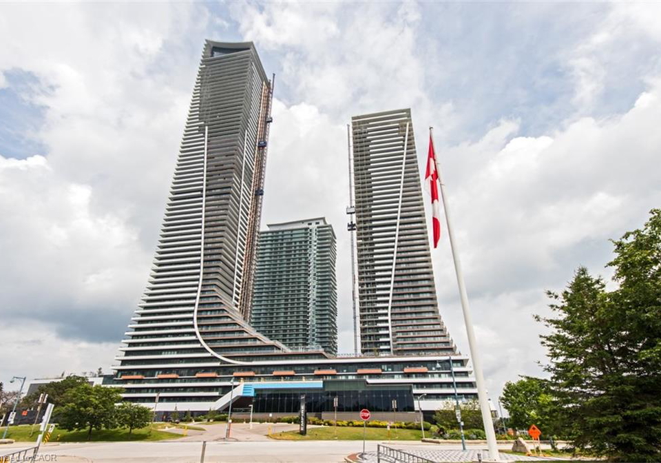 20-shore-breeze-drive-toronto-ontario-40768269