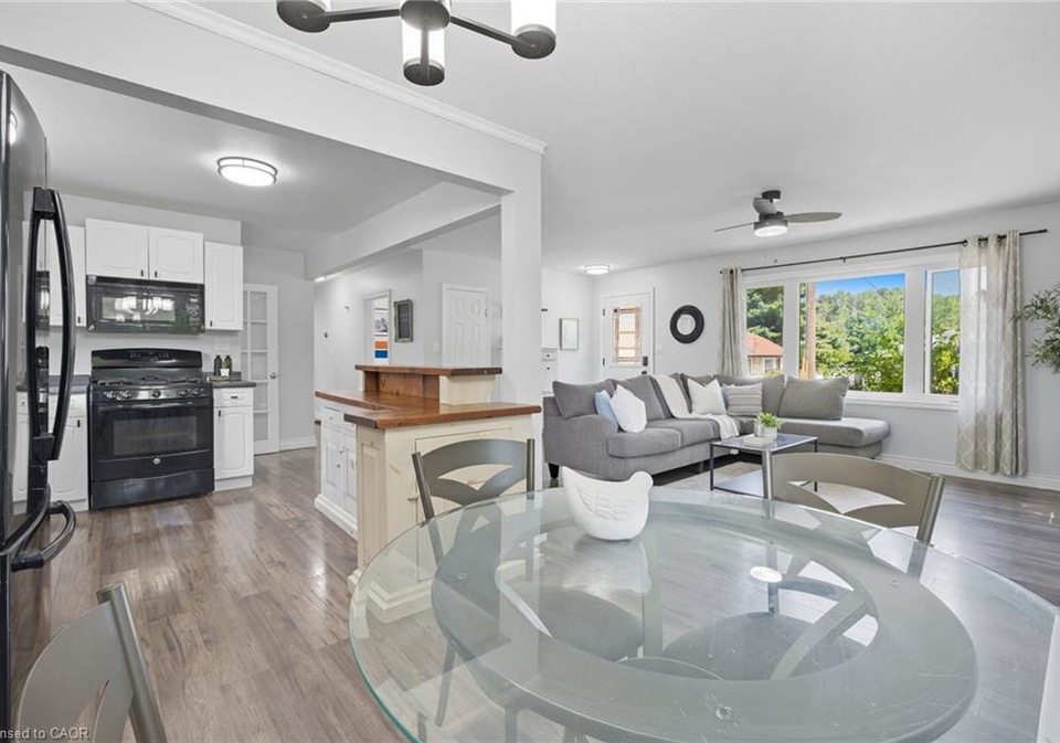 31-charles-street-paris-ontario-40768283