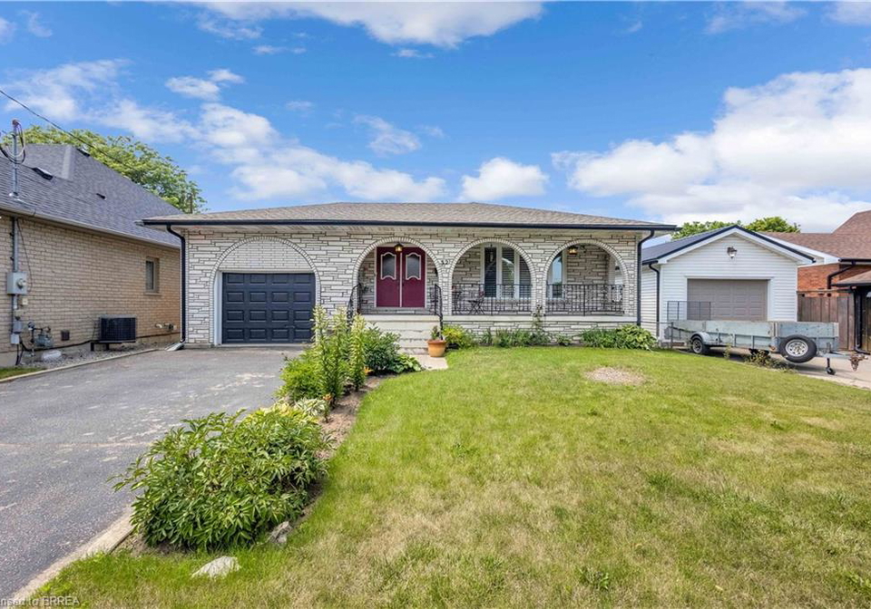 32-thornton-drive-brantford-ontario-40768562