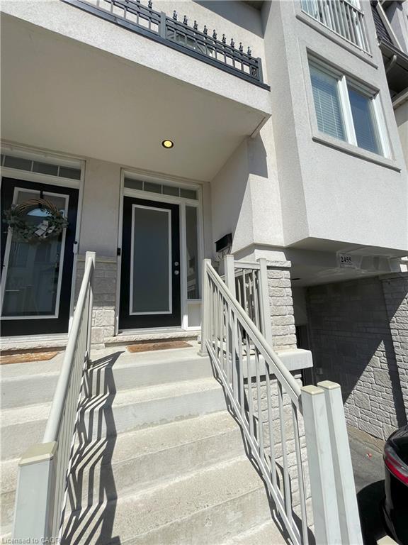 2455-scholars-common-burlington-ontario-40768625