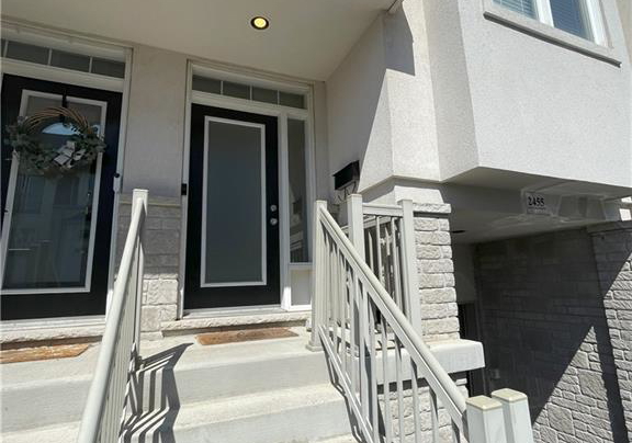 2455-scholars-common-burlington-ontario-40768625