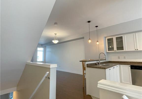 2455-scholars-common-burlington-ontario-40768625