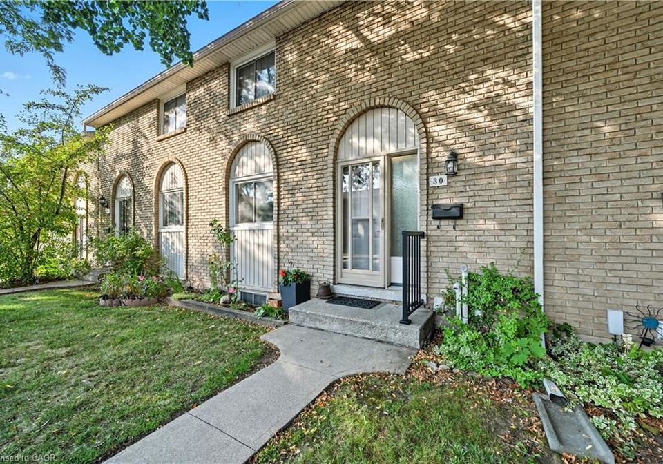 151-gateshead-crescent-stoney-creek-ontario-40768683