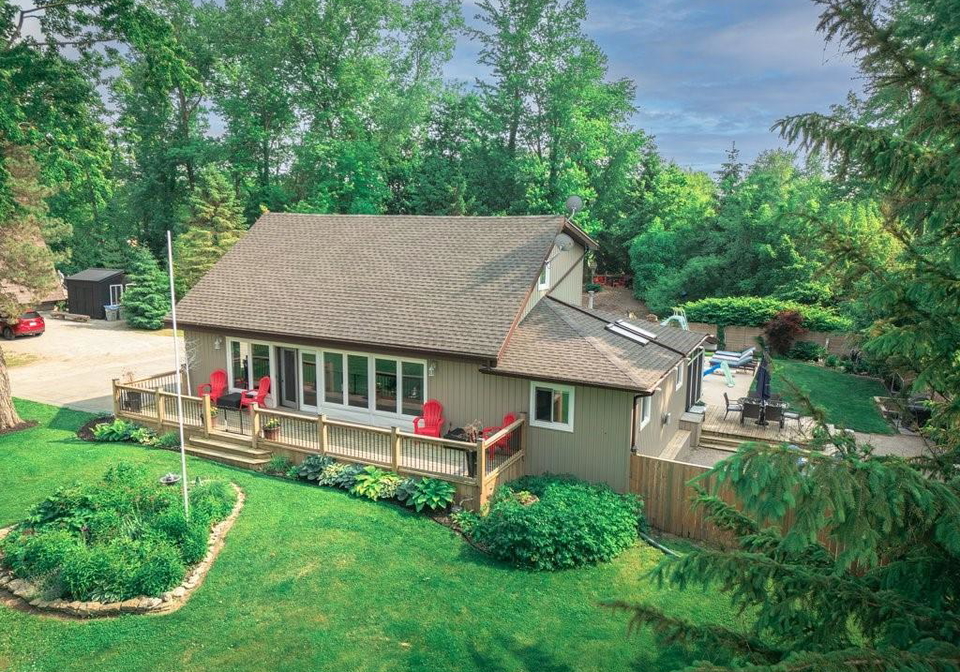 8463-defore-drive-lambton-shores-ontario-40768853