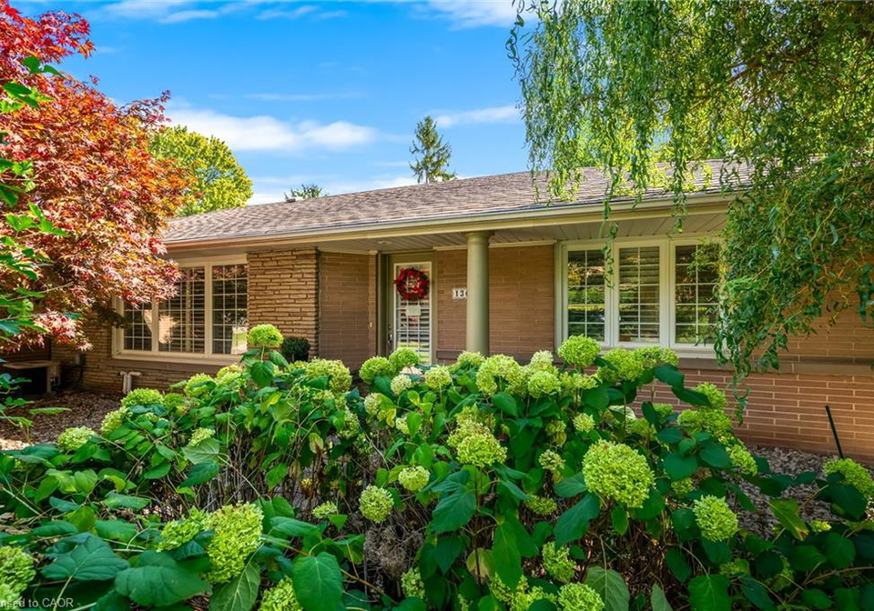 1307-pelham-street-fonthill-ontario-40768935