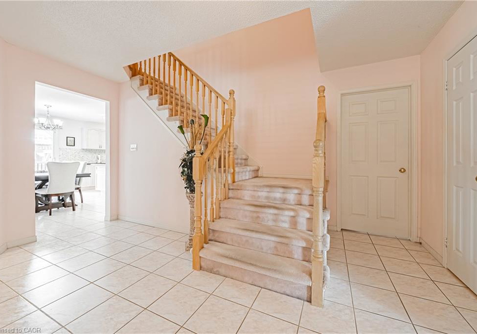 81-jacqueline-boulevard-hamilton-ontario-40769048