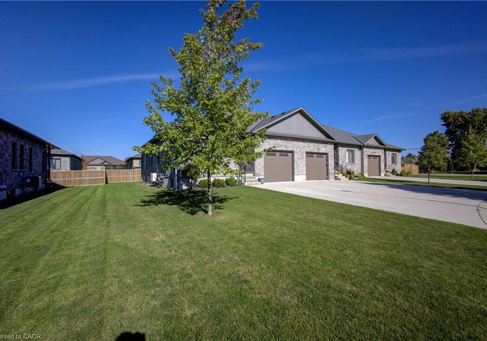 274-mccourt-place-atwood-ontario-40769228