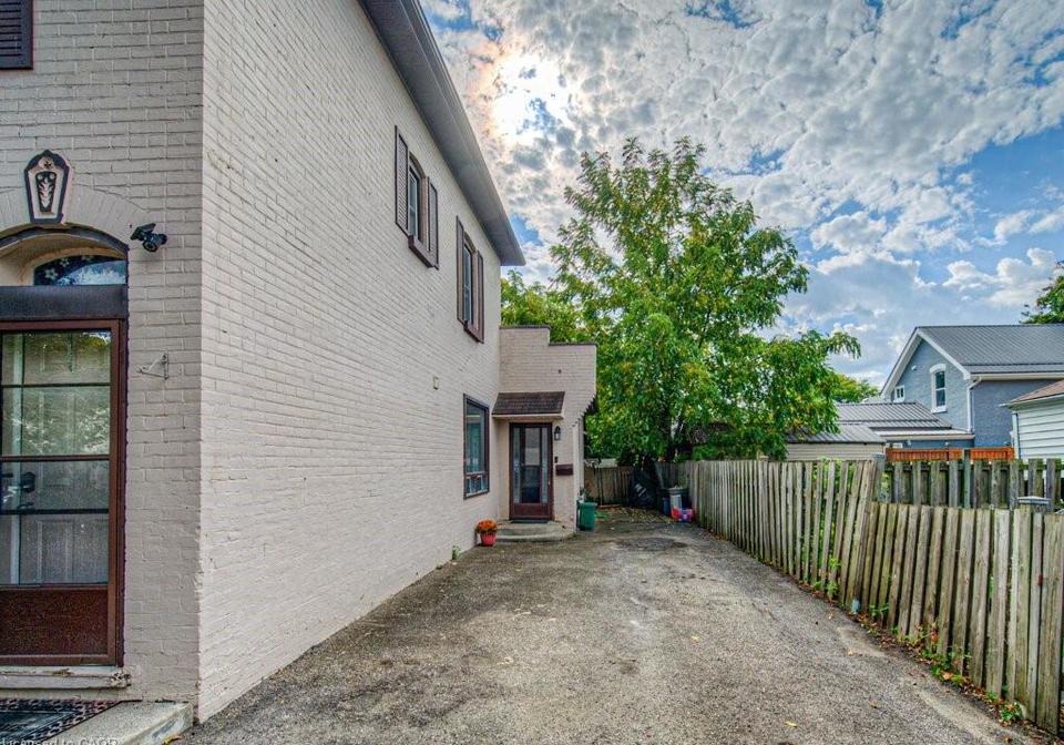 5-superior-street-brantford-ontario-40769390