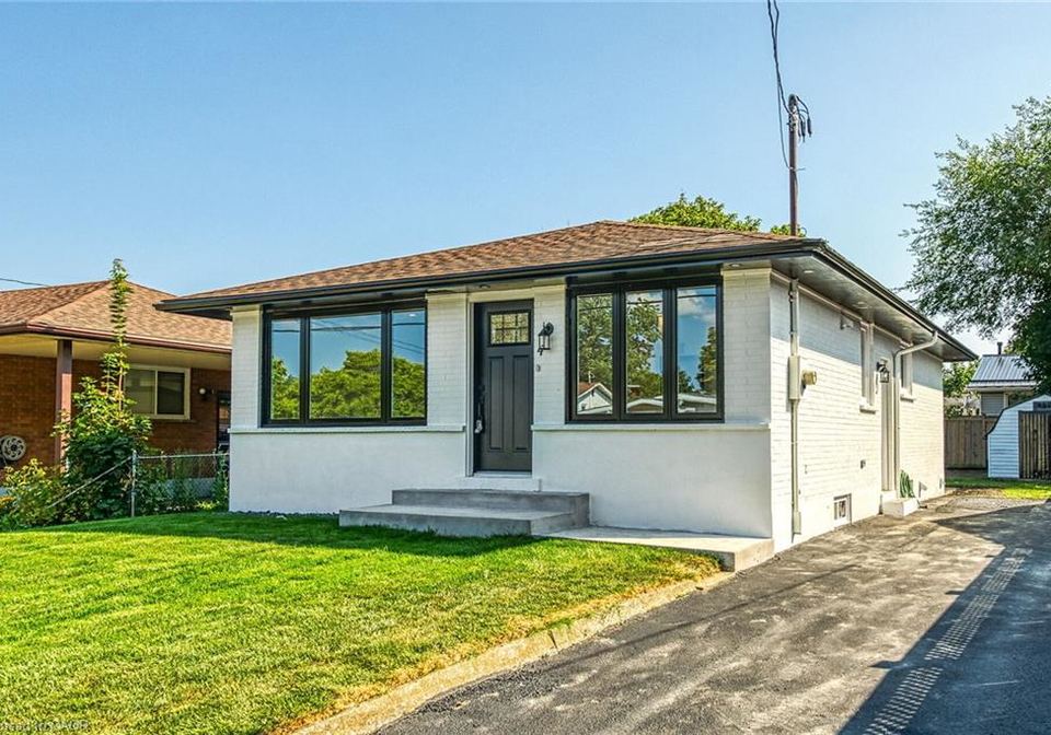 4-lilacside-drive-hamilton-ontario-40769393