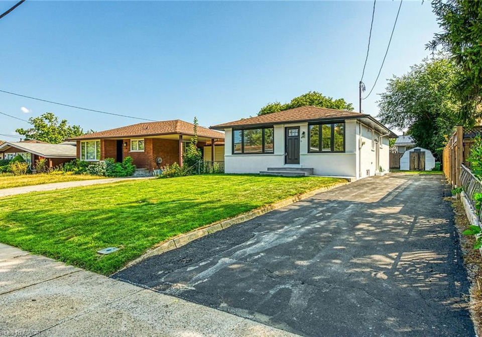 4-lilacside-drive-hamilton-ontario-40769393