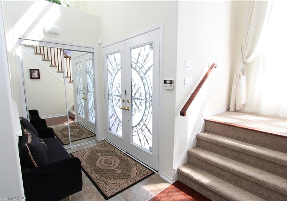 114-blackburn-drive-brantford-ontario-40769397