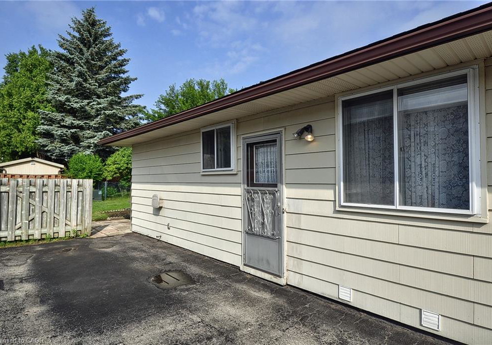 23-gibson-court-kitchener-ontario-40769635