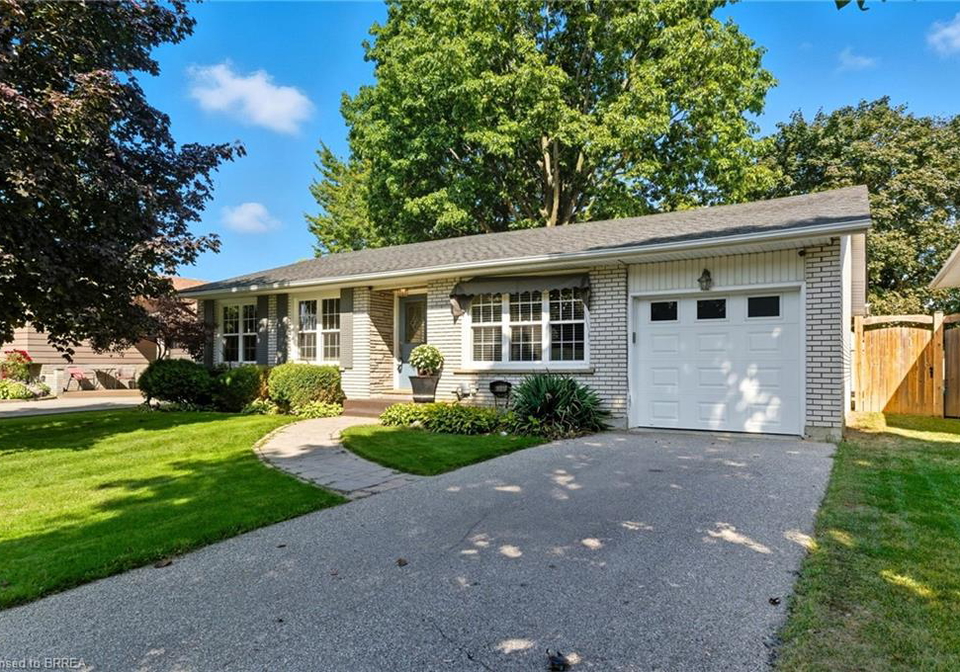 18-mcintosh-court-brantford-ontario-40769709