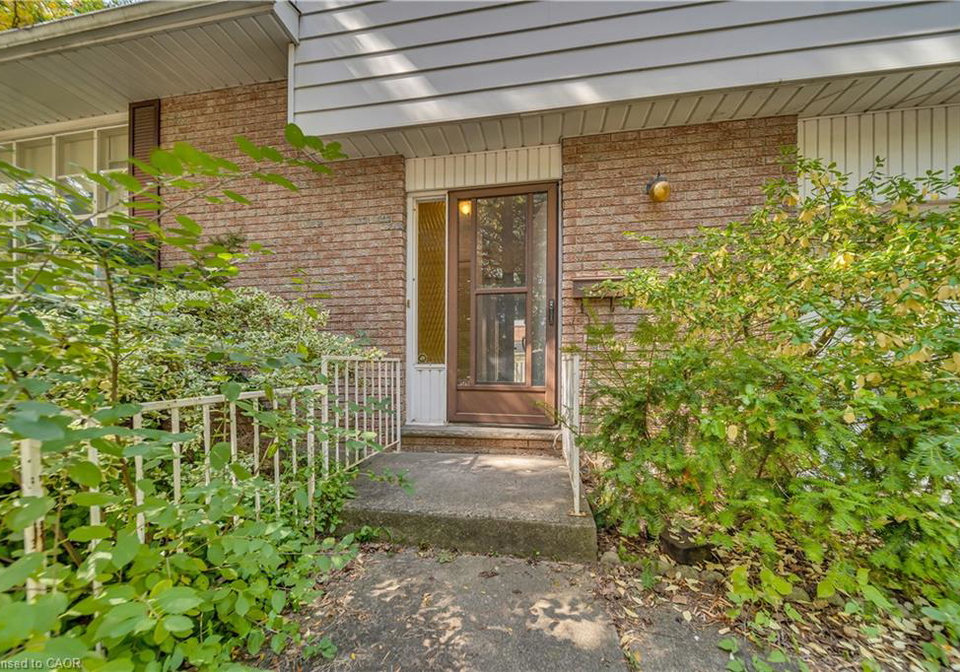 395-mossom-place-waterloo-ontario-40769985