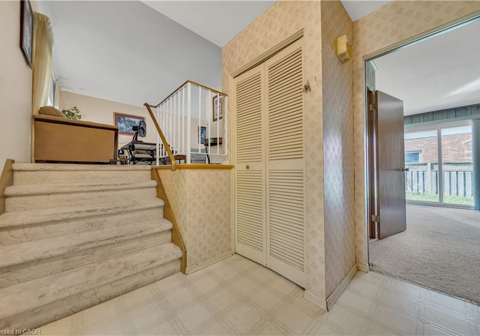 395-mossom-place-waterloo-ontario-40769985
