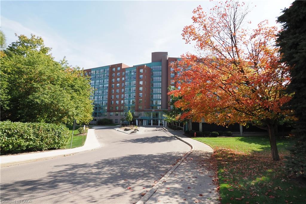 55-blue-spring-drive-waterloo-ontario-40770142