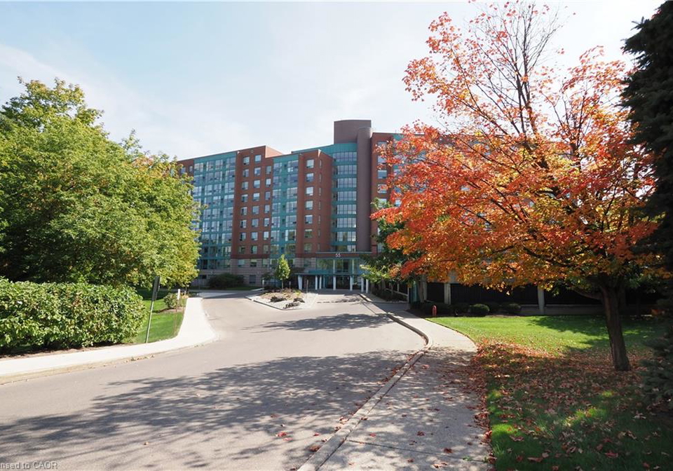 55-blue-spring-drive-waterloo-ontario-40770142