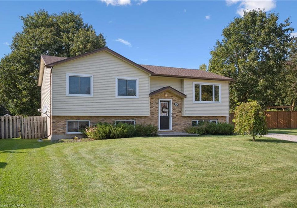 230-arris-crescent-mitchell-ontario-40770343