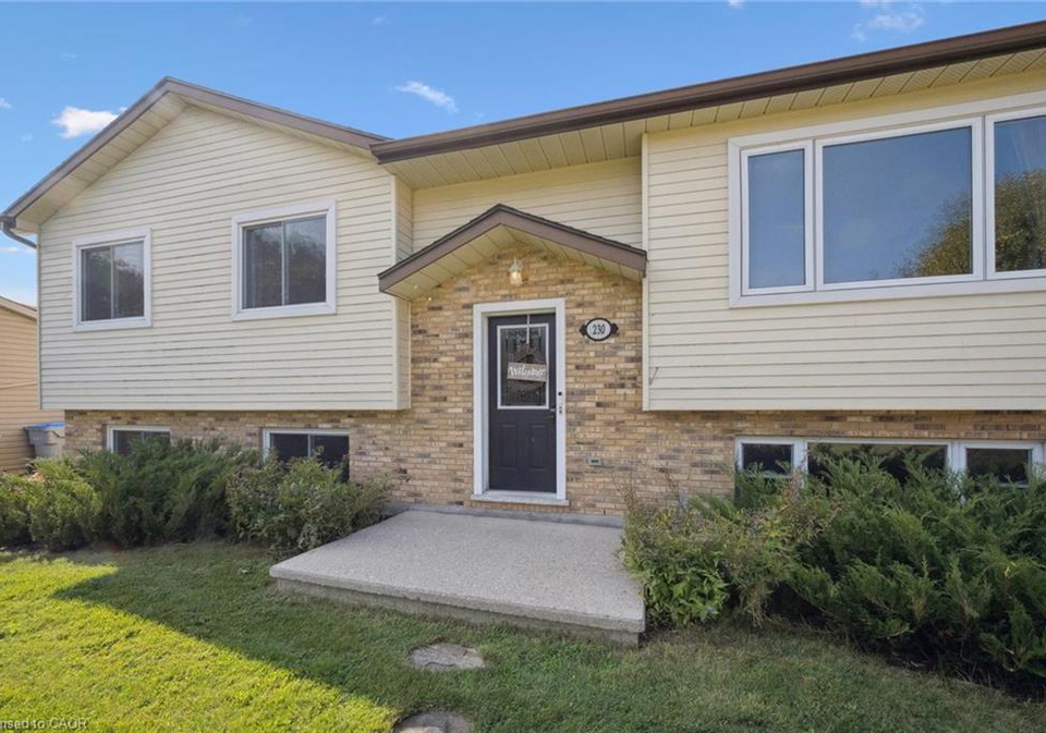 230-arris-crescent-mitchell-ontario-40770343