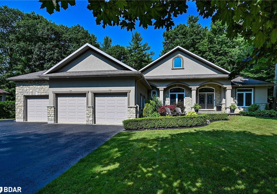 28-laddie-lane-minesing-ontario-40770423
