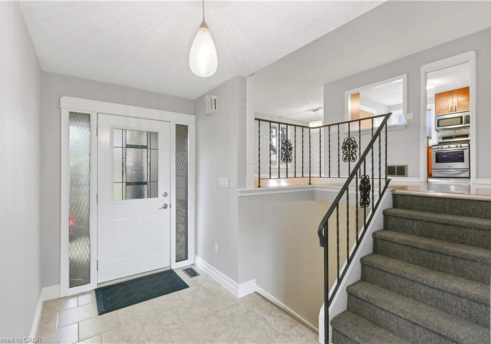 111-britten-close-hamilton-ontario-40770439