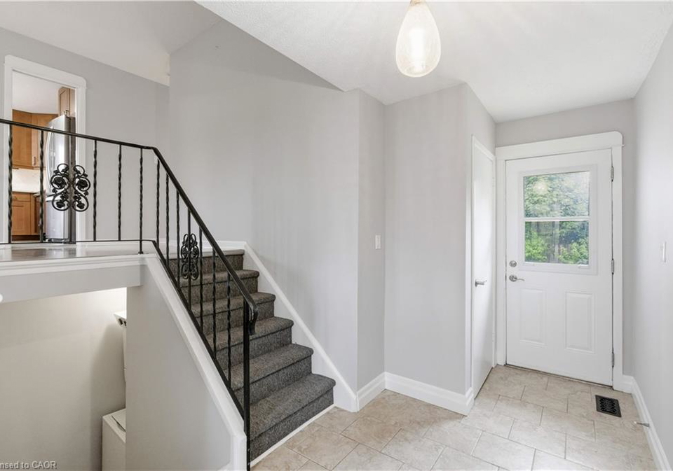 111-britten-close-hamilton-ontario-40770439