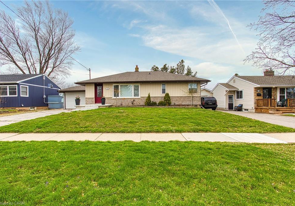 4382-central-avenue-beamsville-ontario-40770478